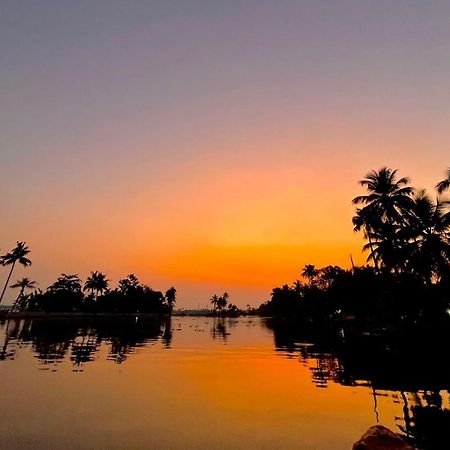 Hotel Oceana Hills Residency Alappuzha Esterno foto