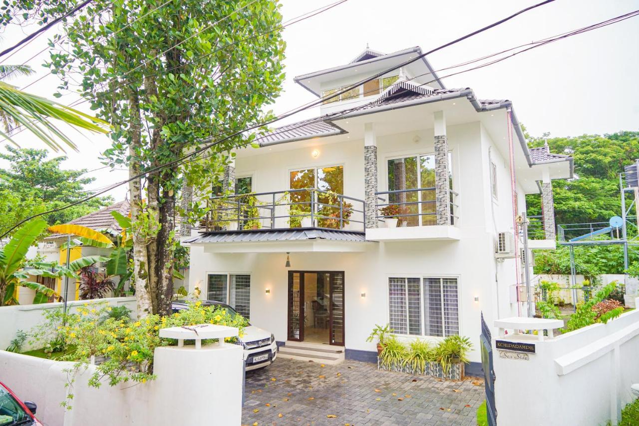 Hotel Oceana Hills Residency Alappuzha Esterno foto