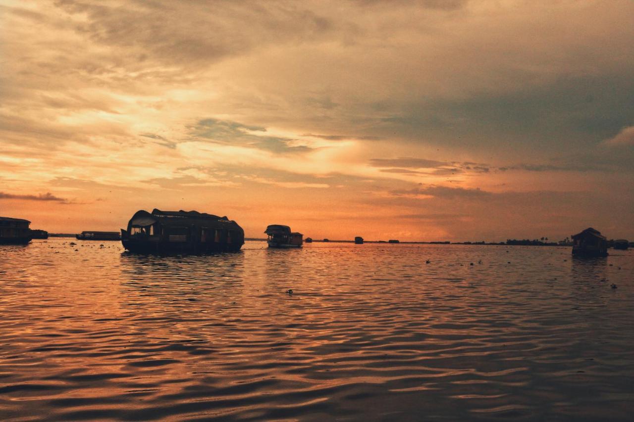 Hotel Oceana Hills Residency Alappuzha Esterno foto